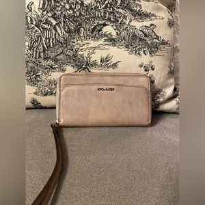 Coach Nude Cream Patent Leather Credit Cards Bifold Wallet - Small Wristlet